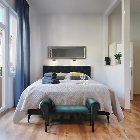 E&F Luxury Apartments Pula Extérieur photo