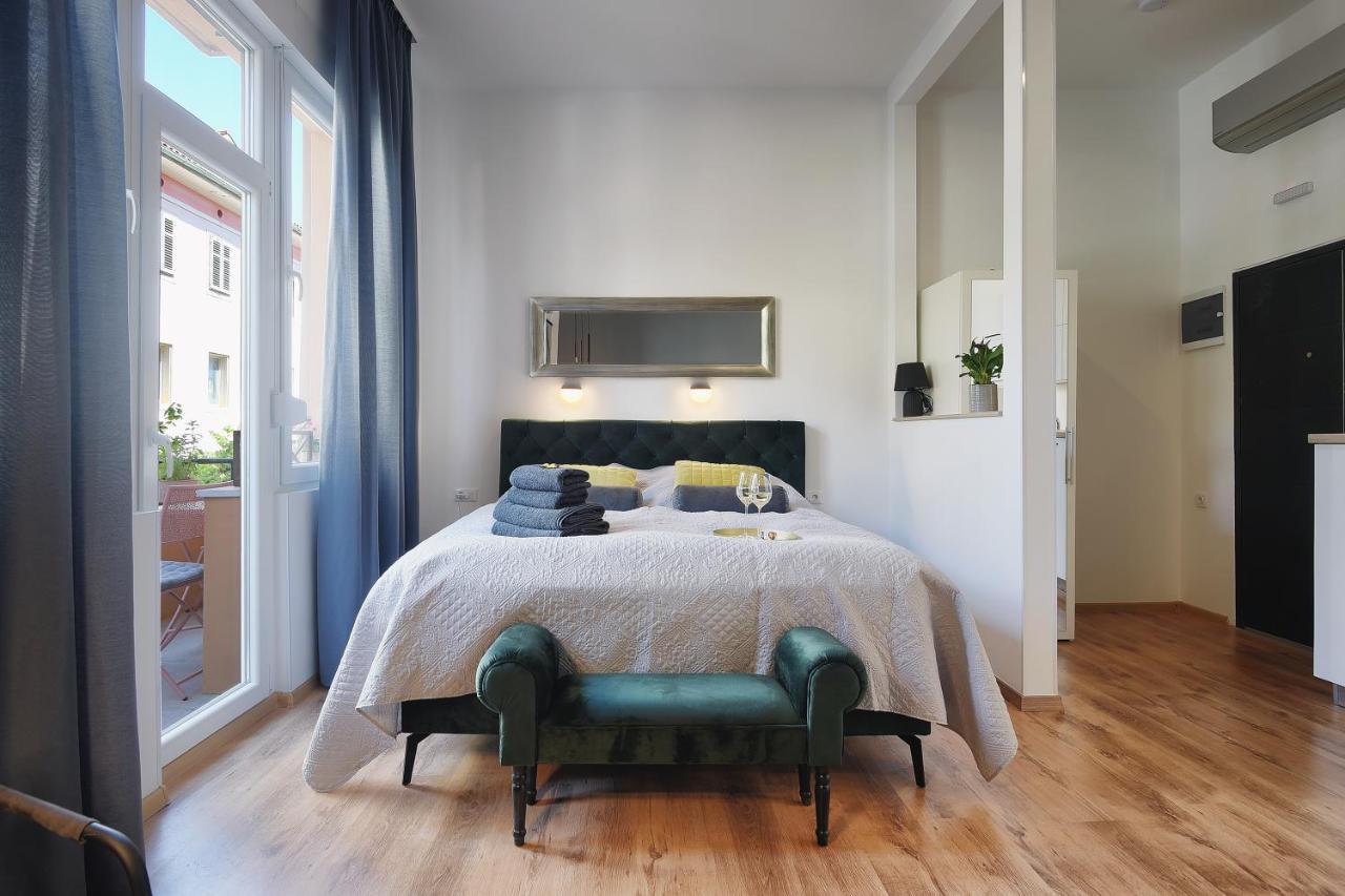 E&F Luxury Apartments Pula Extérieur photo